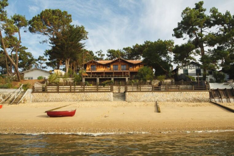 Lodge avec accès direct à la plage – 15 voyageurs – 450 m²