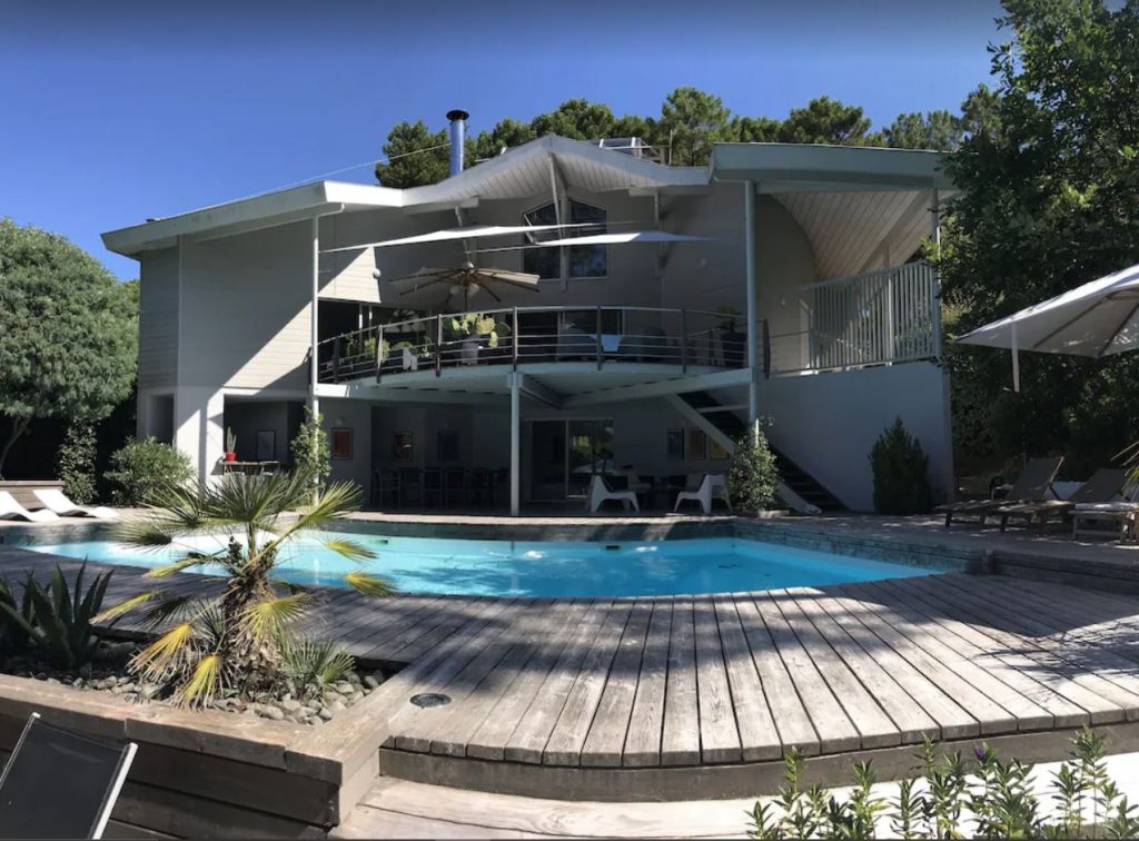 Villa avec piscine – 5 chambres – 9 voyageurs – 200 m²