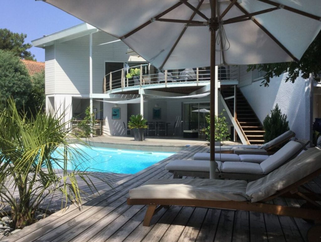 Villa avec piscine – 5 chambres – 9 voyageurs – 200 m²