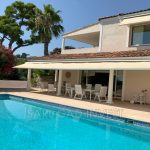 Villa avec piscine – 6 pièces – 5 chambres – 390 m²