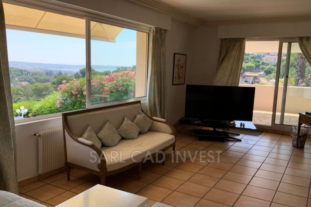 Villa avec piscine – 6 pièces – 5 chambres – 390 m²