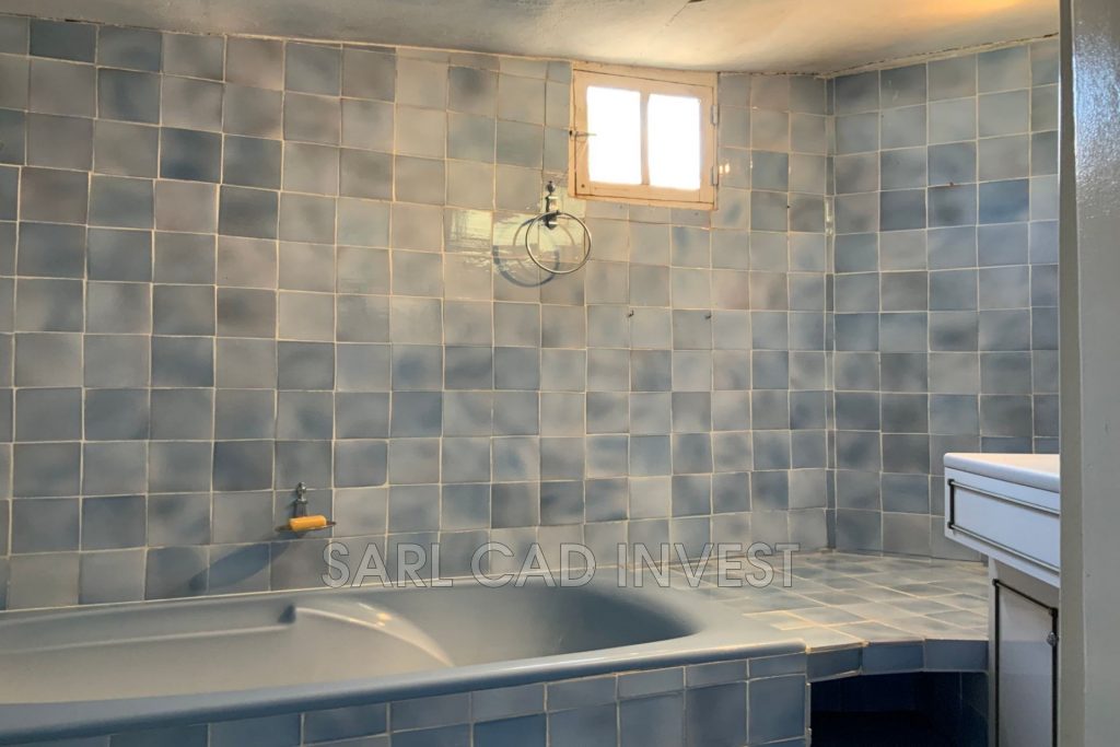 Villa avec piscine – 6 pièces – 5 chambres – 390 m²