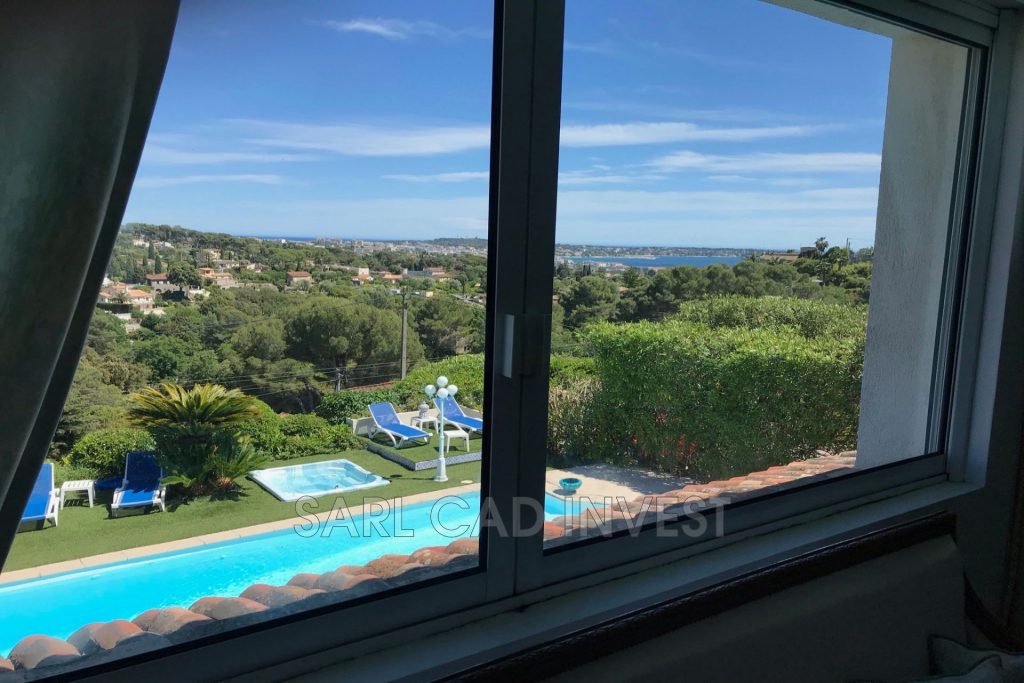 Villa avec piscine – 6 pièces – 5 chambres – 390 m²