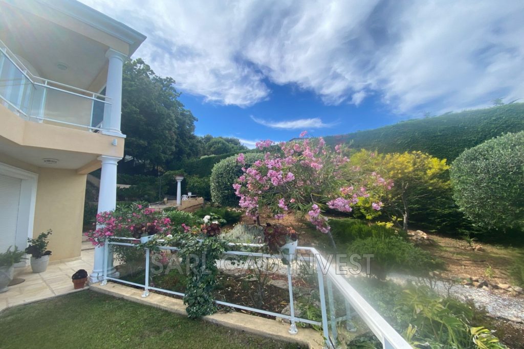 MAISON – 6 pièces – 5 chambres – 465 m²