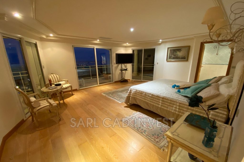 MAISON – 6 pièces – 5 chambres – 465 m²