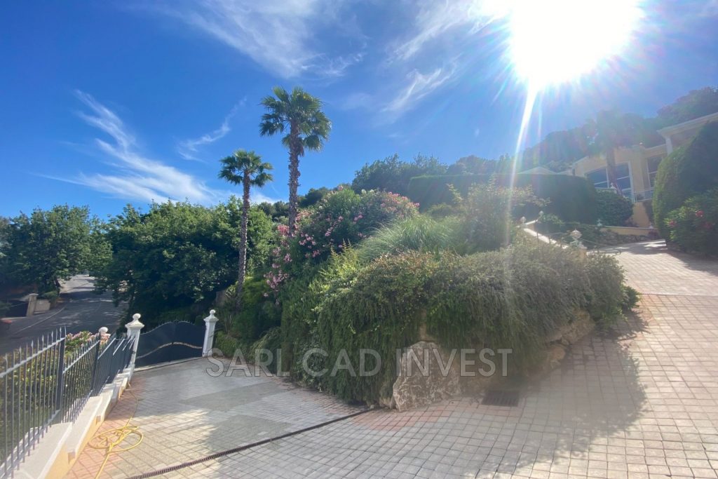 MAISON – 6 pièces – 5 chambres – 465 m²