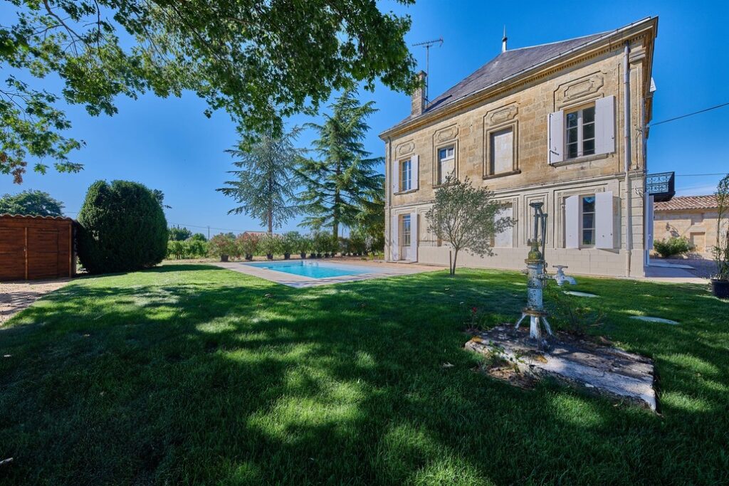 Château – 5 chambres – 10 voyageurs – 294 m²