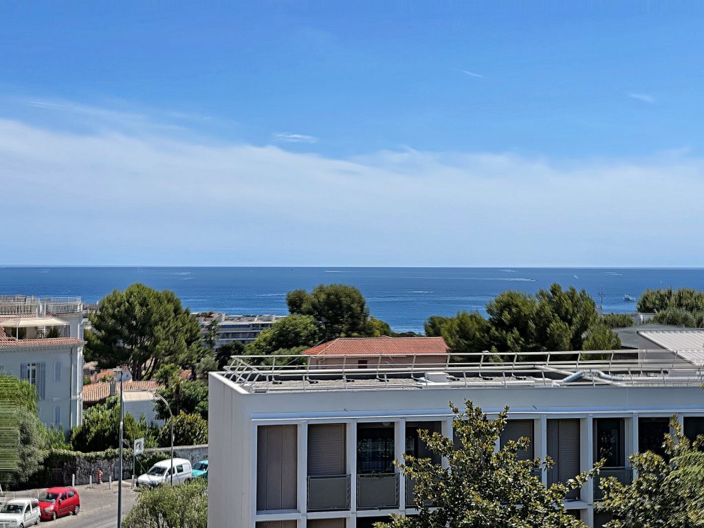 Appartement  d’angle avec balcons, garage et cave – 4 pièces – 2 chambres – 72 m²