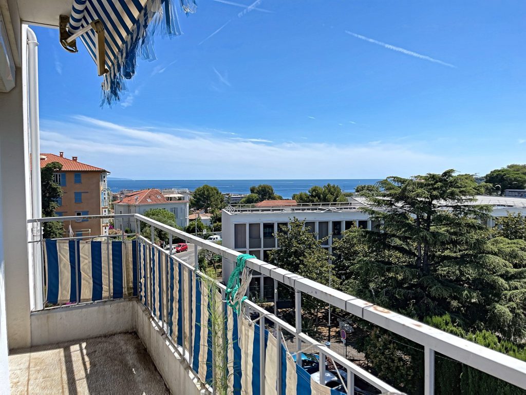 Appartement  d’angle avec balcons, garage et cave – 4 pièces – 2 chambres – 72 m²