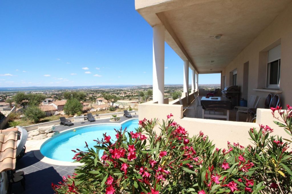 Villa comprenant de 5 appartements – 11 pièces – 6 chambres – 384 m²