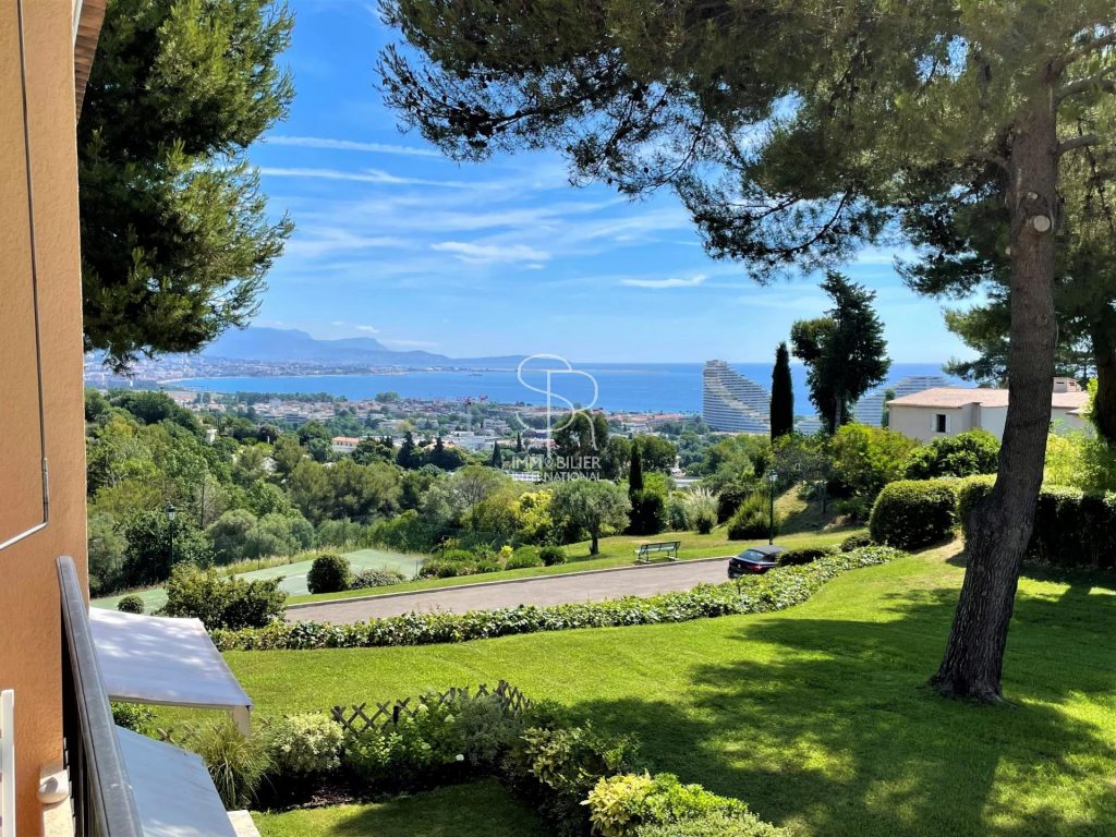 Appartement dans le fameux domaine des Hauts de Vaugrenier – 2 pièces – 1 chambre – 61 m²