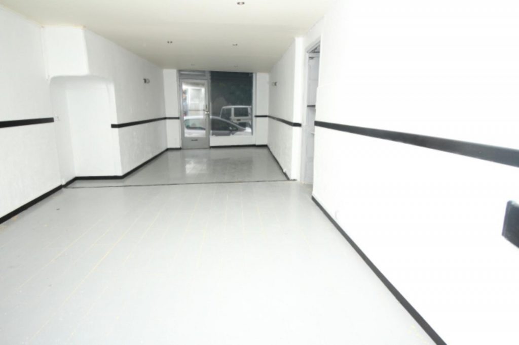 Local commercial transformable en appartement – 1 pièce – 1 chambre – 40 m²