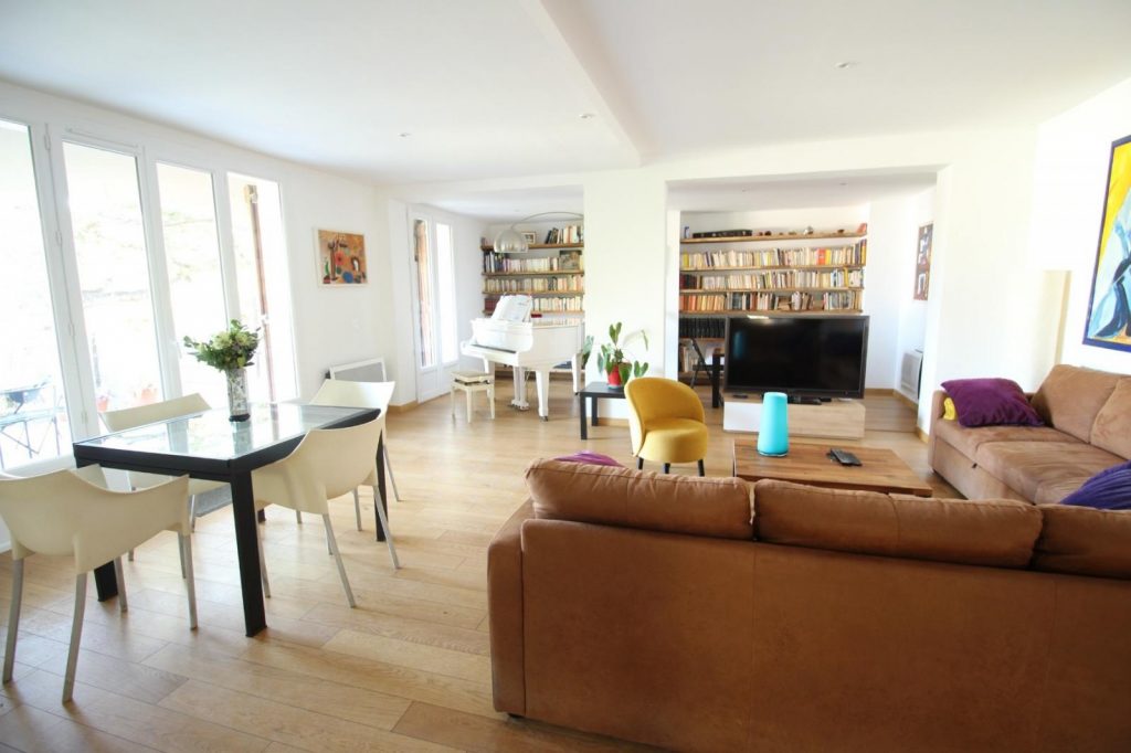 Appartement entièrement rénové par architecte – 4 pièces – 3 chambres – 125 m²