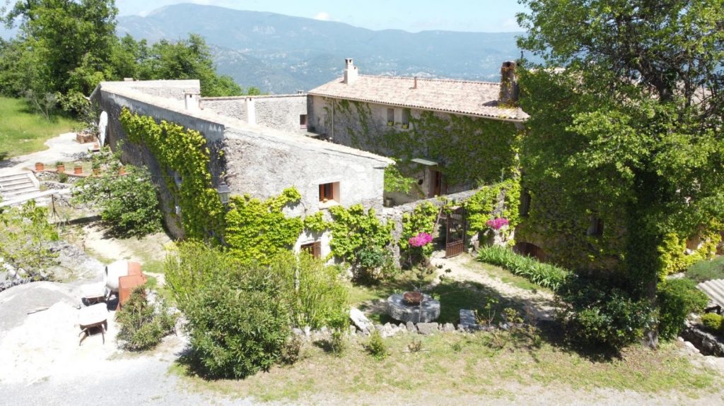 Propriété – 8 pièces – 6 chambres – 350 m²