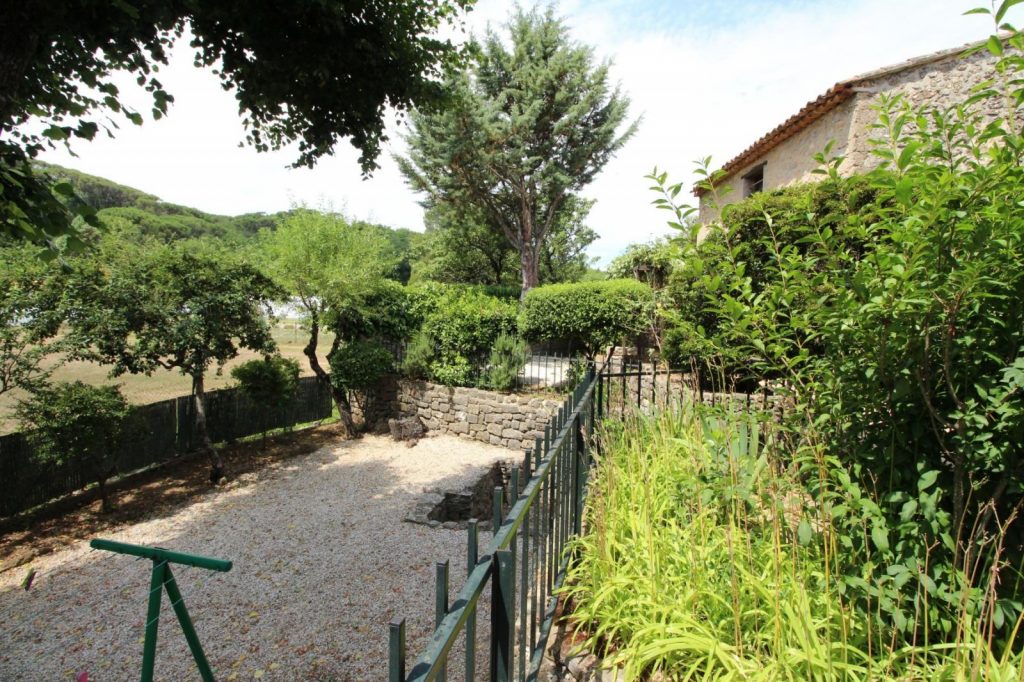 Propriété avec prieuré et autres dépendances – 6 pièces – 5 chambres – 175 m²