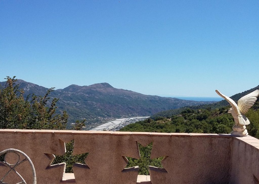 Propriété – 8 pièces – 6 chambres – 350 m²