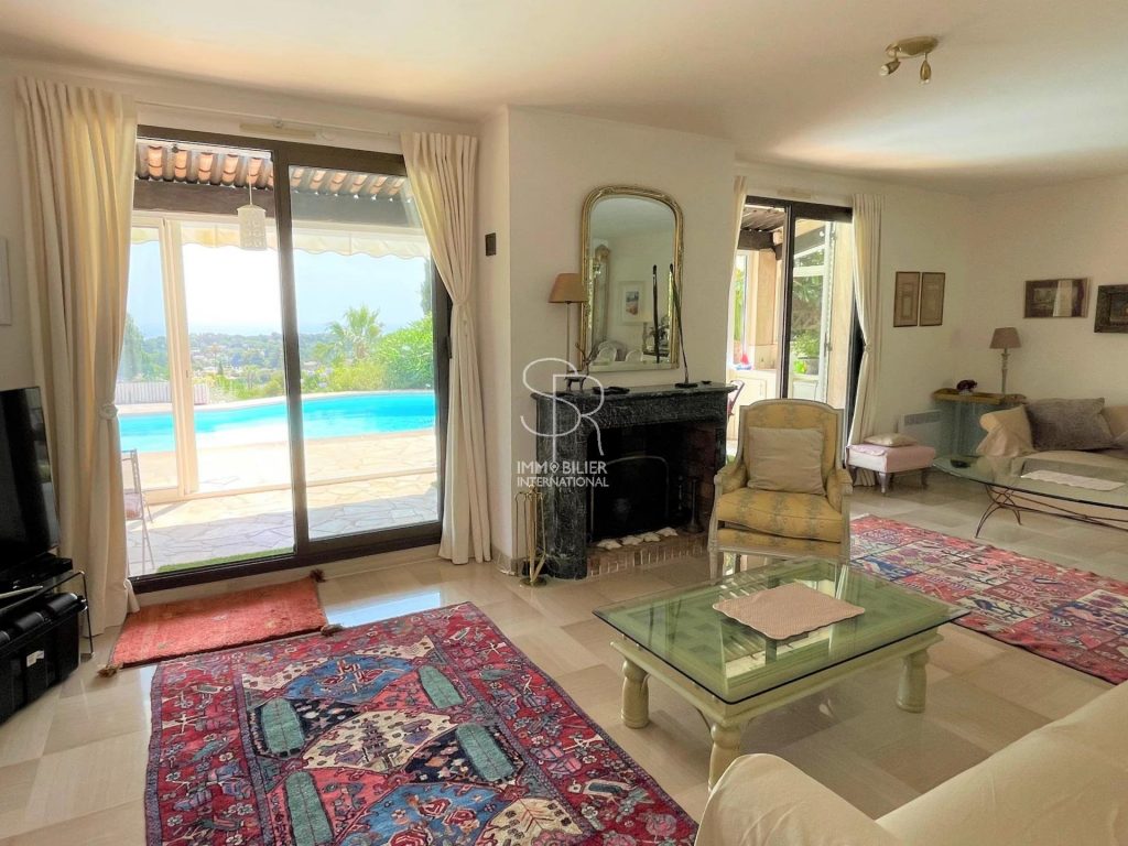 Superbe villa située dans fameux domaine “Les Hauts de Vaugrenier” – 5 pièces – 3 chambres