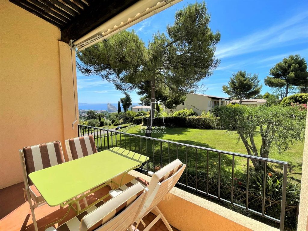 Appartement dans le fameux domaine des Hauts de Vaugrenier – 2 pièces – 1 chambre – 61 m²