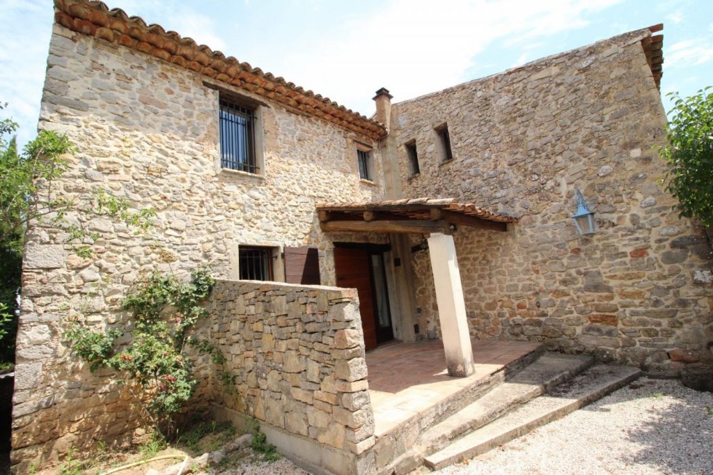 Propriété avec prieuré et autres dépendances – 6 pièces – 5 chambres – 175 m²