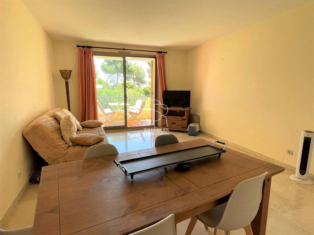 Appartement dans le fameux domaine des Hauts de Vaugrenier – 2 pièces – 1 chambre – 61 m²