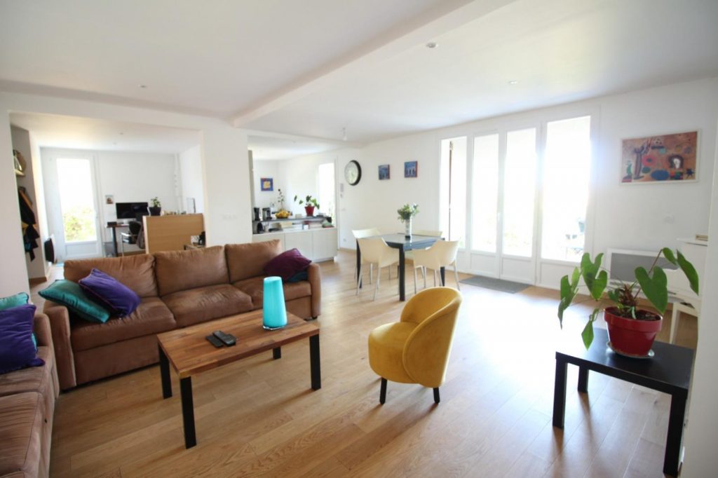 Appartement entièrement rénové par architecte – 4 pièces – 3 chambres – 125 m²