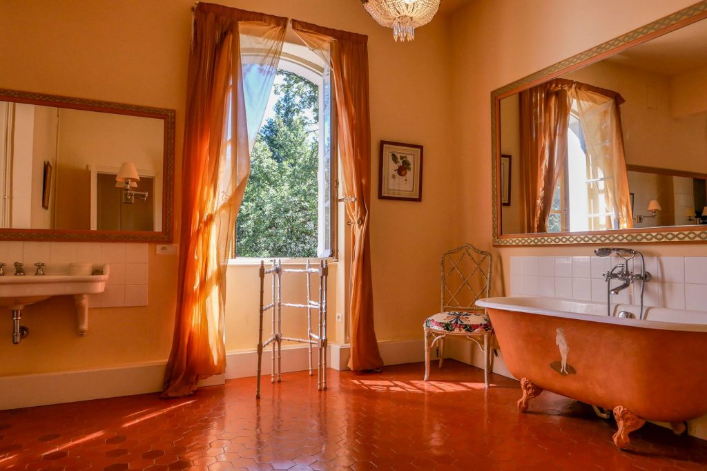 Bastide d’exception au cœur de l’Enclave des Papes – 7 pièces – 6 chambres – 540 m²