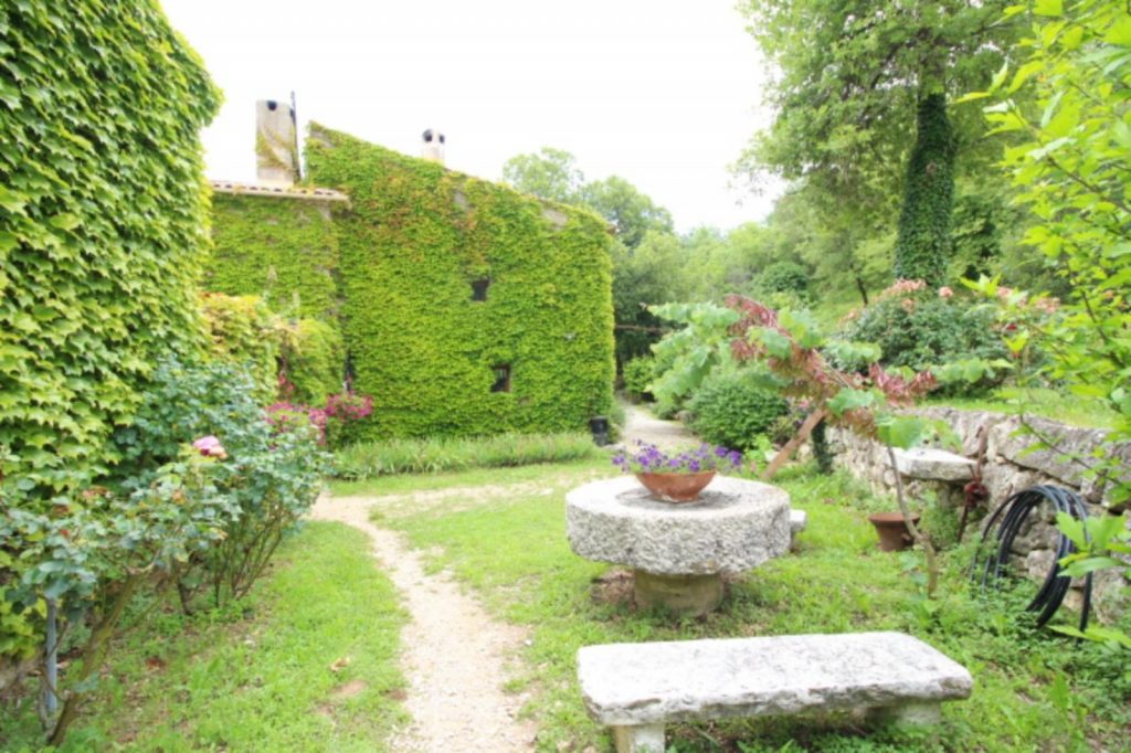 Propriété – 8 pièces – 6 chambres – 350 m²