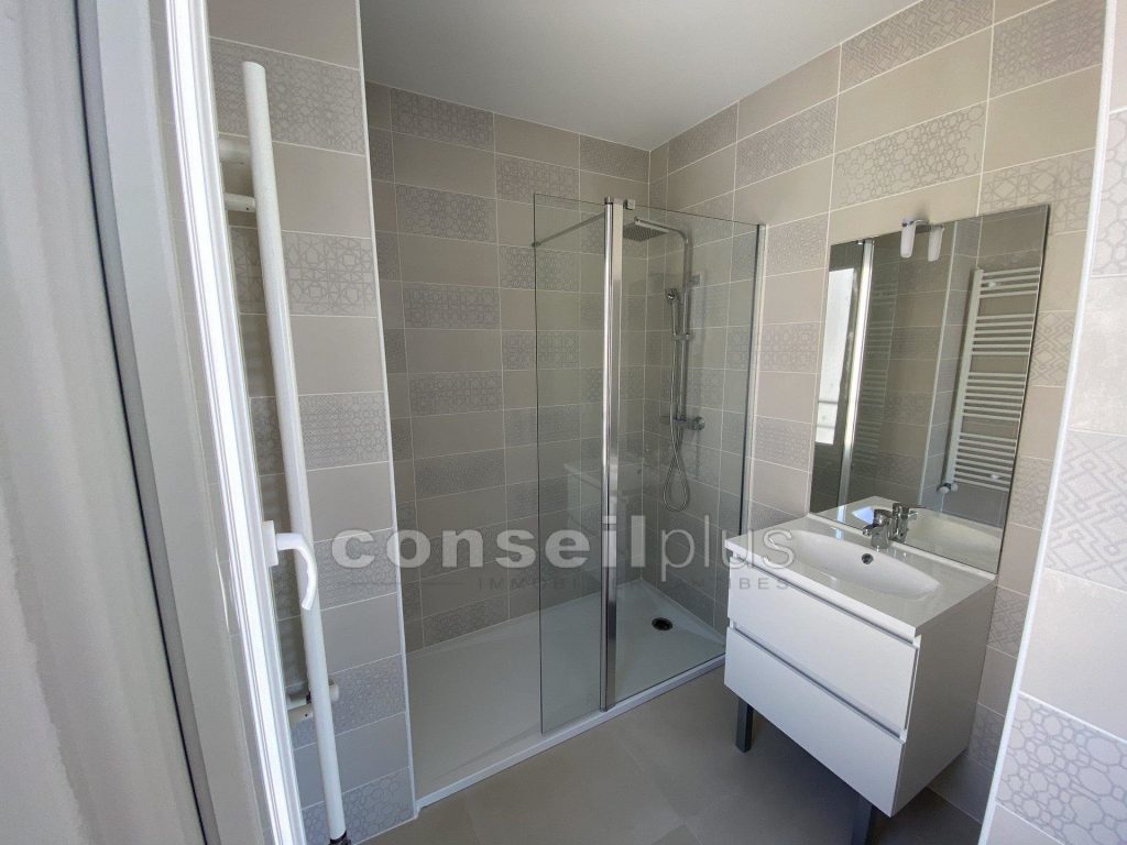 Appartement dans immeuble récent – 4 pièces – 3 chambres – 108 m²