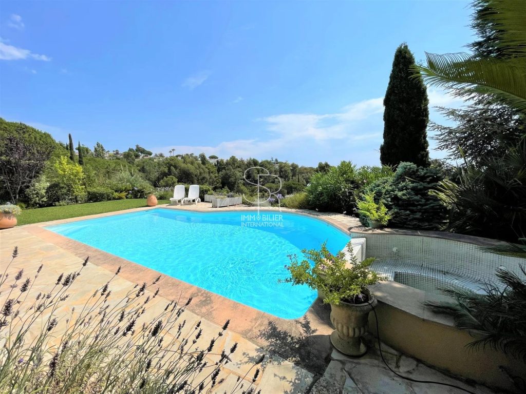 Superbe villa située dans fameux domaine “Les Hauts de Vaugrenier” – 5 pièces – 3 chambres