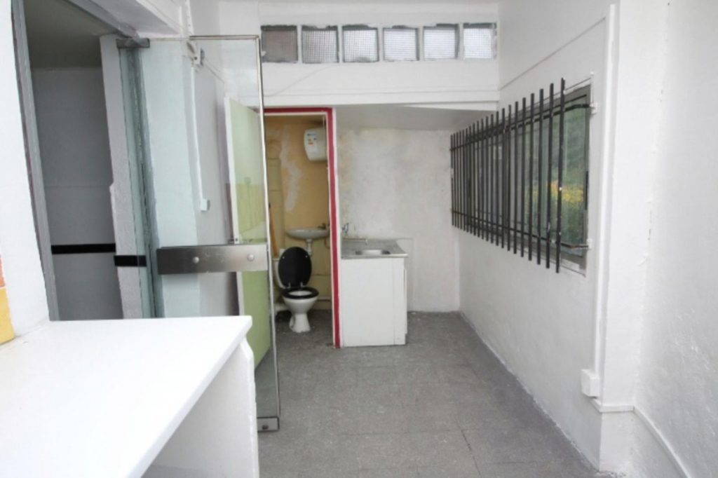 Local commercial transformable en appartement – 1 pièce – 1 chambre – 40 m²