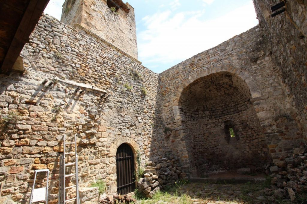 Propriété avec prieuré et autres dépendances – 6 pièces – 5 chambres – 175 m²