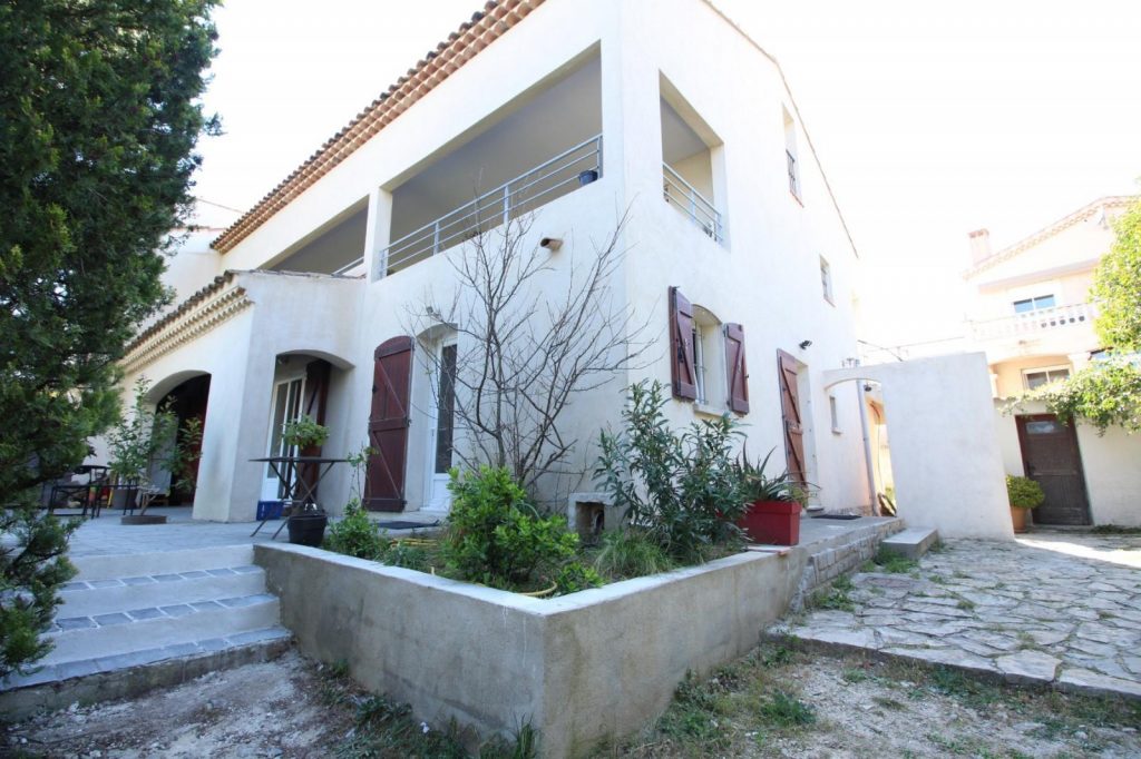 Appartement entièrement rénové par architecte – 4 pièces – 3 chambres – 125 m²