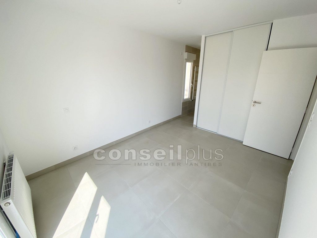 Appartement dans immeuble récent – 4 pièces – 3 chambres – 108 m²