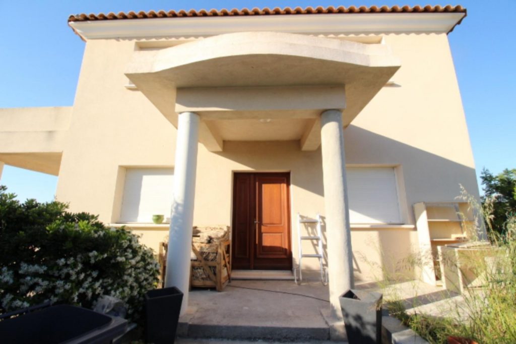 Villa comprenant de 5 appartements – 11 pièces – 6 chambres – 384 m²