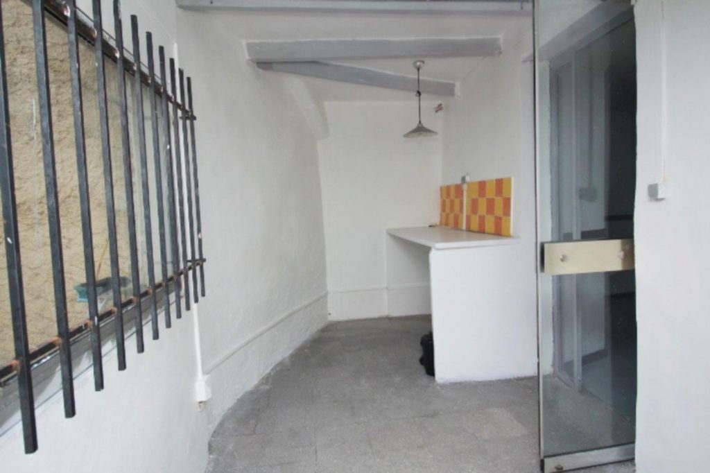 Local commercial transformable en appartement – 1 pièce – 1 chambre – 40 m²