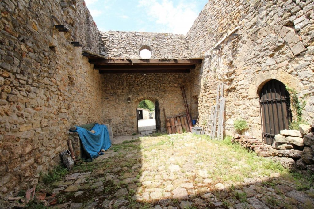 Propriété avec prieuré et autres dépendances – 6 pièces – 5 chambres – 175 m²