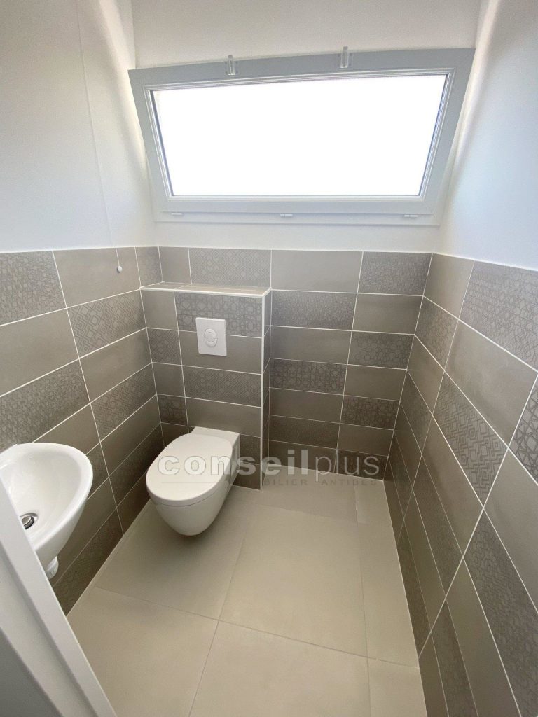 Appartement dans immeuble récent – 4 pièces – 3 chambres – 108 m²