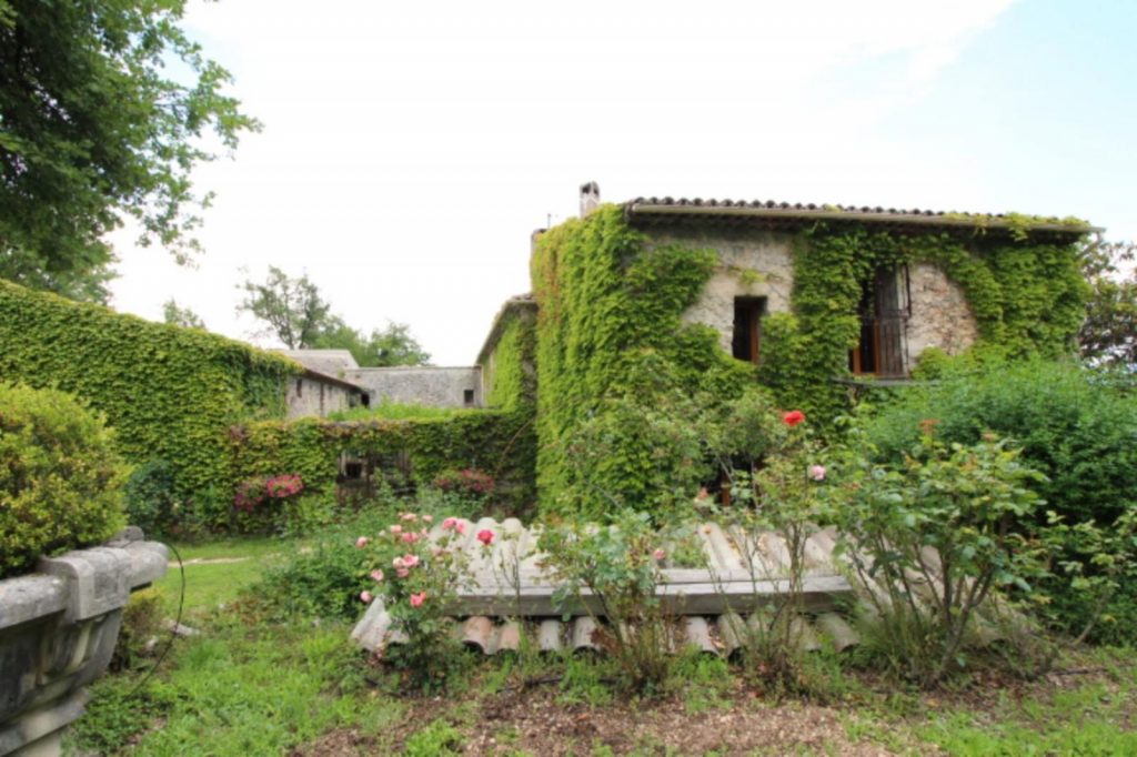 Propriété – 8 pièces – 6 chambres – 350 m²