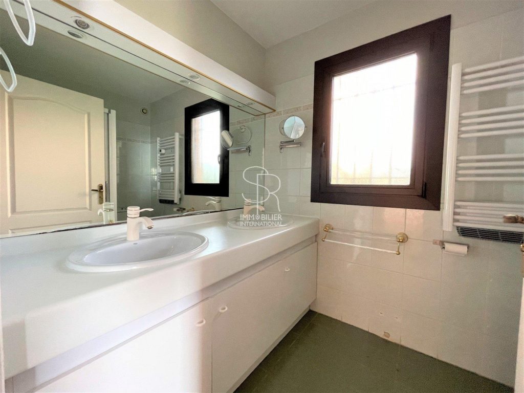 Appartement traversant – 5 pièces – 3 chambres – 107 m²