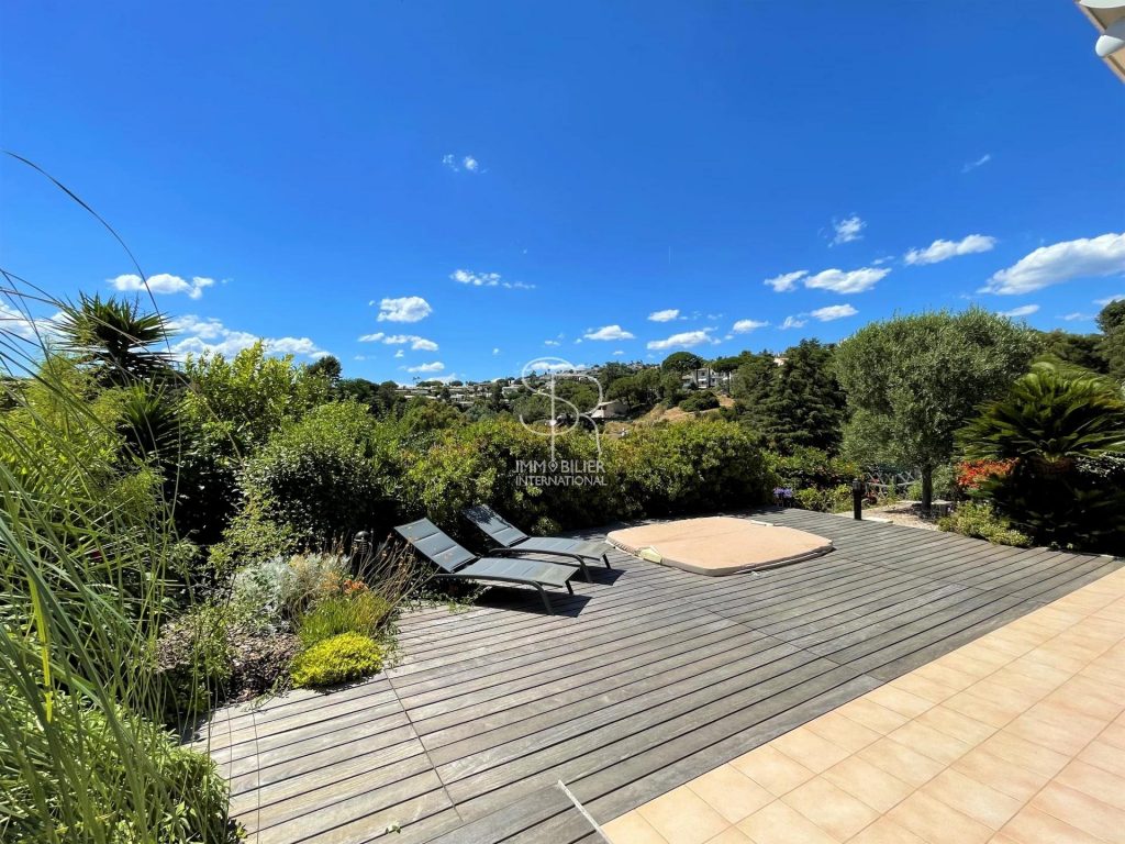 Superbe villa rénovée avec goût et modernité – 4 pièces – 3 chambres – 97 m²