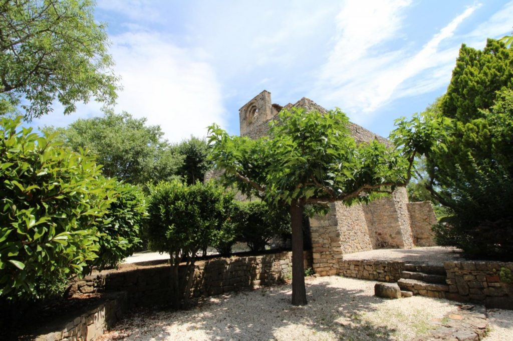 Propriété avec prieuré et autres dépendances – 6 pièces – 5 chambres – 175 m²