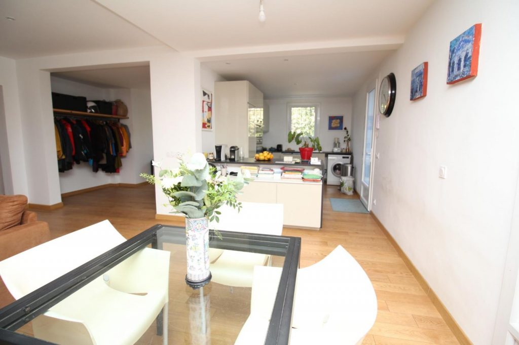 Appartement entièrement rénové par architecte – 4 pièces – 3 chambres – 125 m²