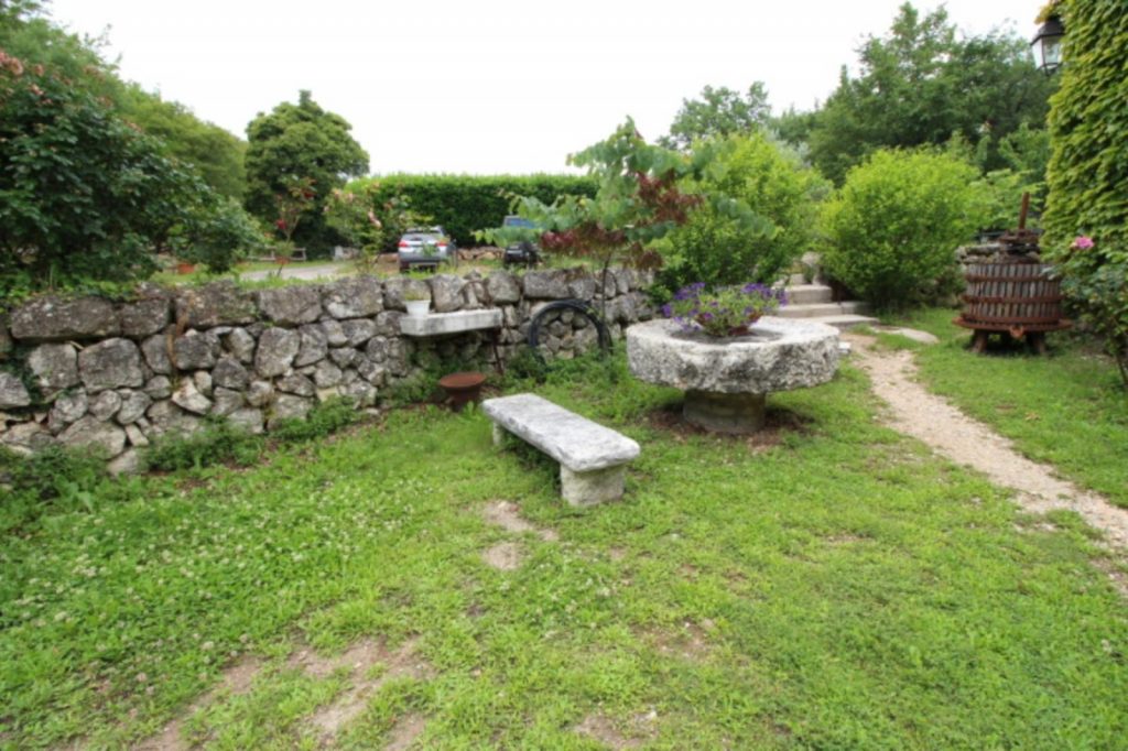 Propriété du XIIIème siècle avec chapelle privée – 6 pièces – 6 chambres – 350 m²