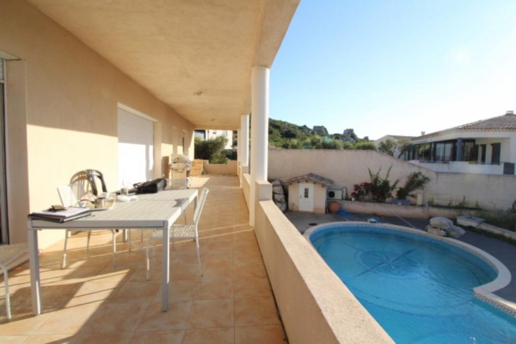 Villa comprenant de 5 appartements – 11 pièces – 6 chambres – 384 m²