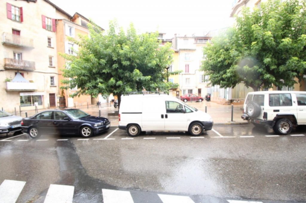 Local commercial transformable en appartement – 1 pièce – 1 chambre – 40 m²