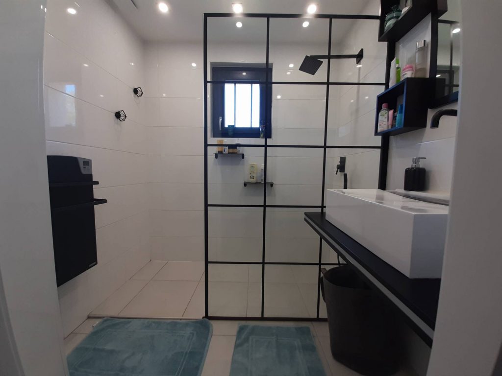 Maison – 6 pièces – 3 chambres – 177 m²