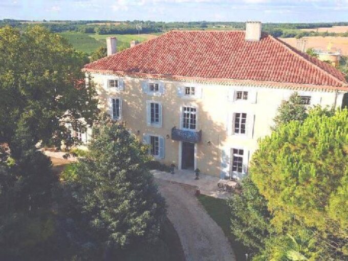 Château du XIXème siècle – 9 pièces – 7 chambres – 650 m²