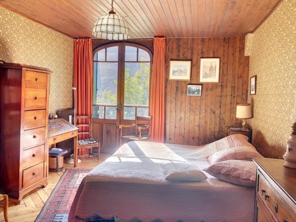 Maison – 7 pièces – 6 chambres – 200 m²