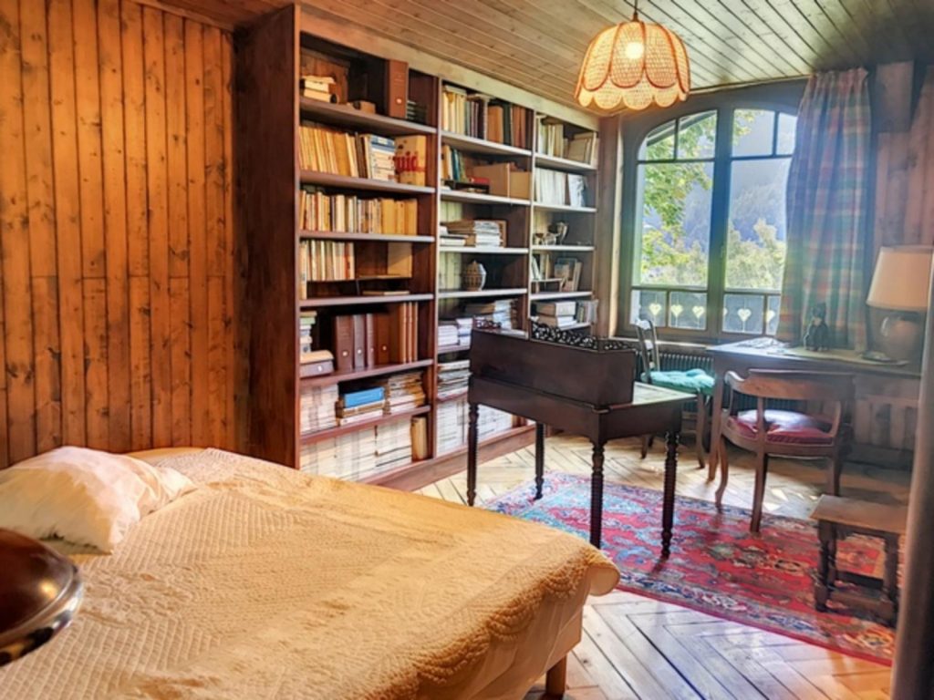 Maison – 7 pièces – 6 chambres – 200 m²