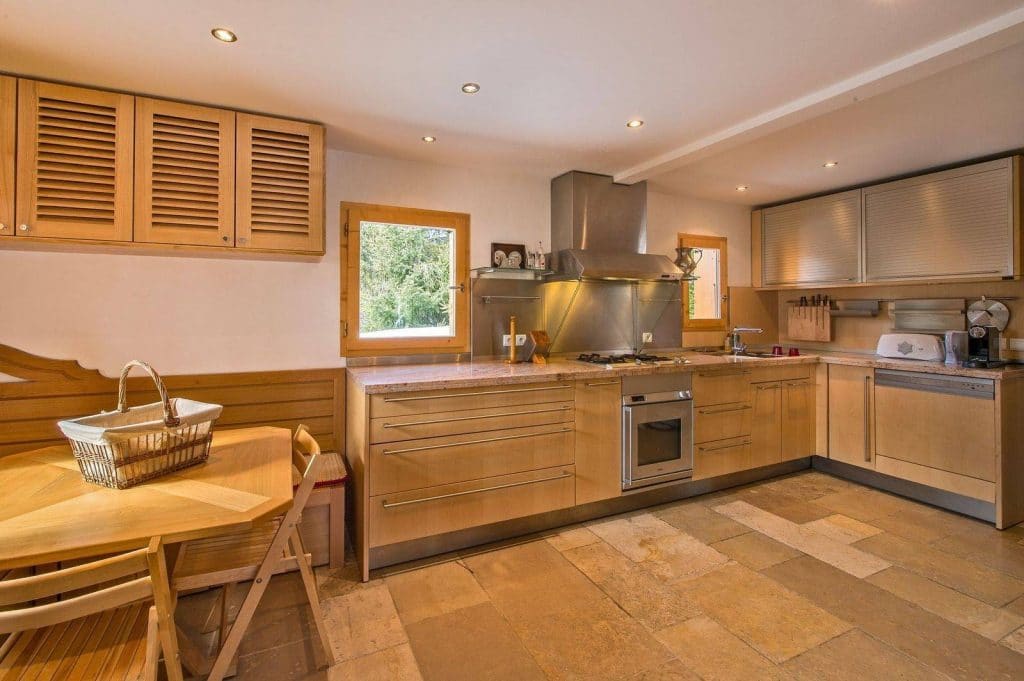 Chalet individuel avec accès direct aux pistes de ski – 6 chambres – 12 voyageurs – 300 m²